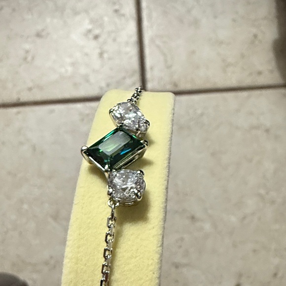 Swarovski Mesmera Bracelet (Mixed cuts, Green, Rhodium plated) - Picture 7 of 16